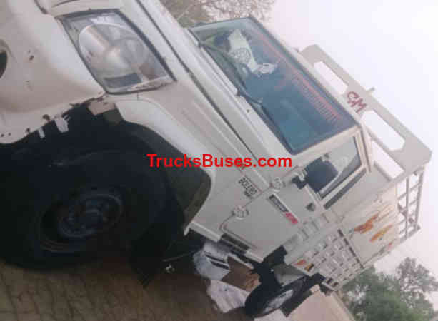 Mahindra Bolero Maxi Truck Plus Images